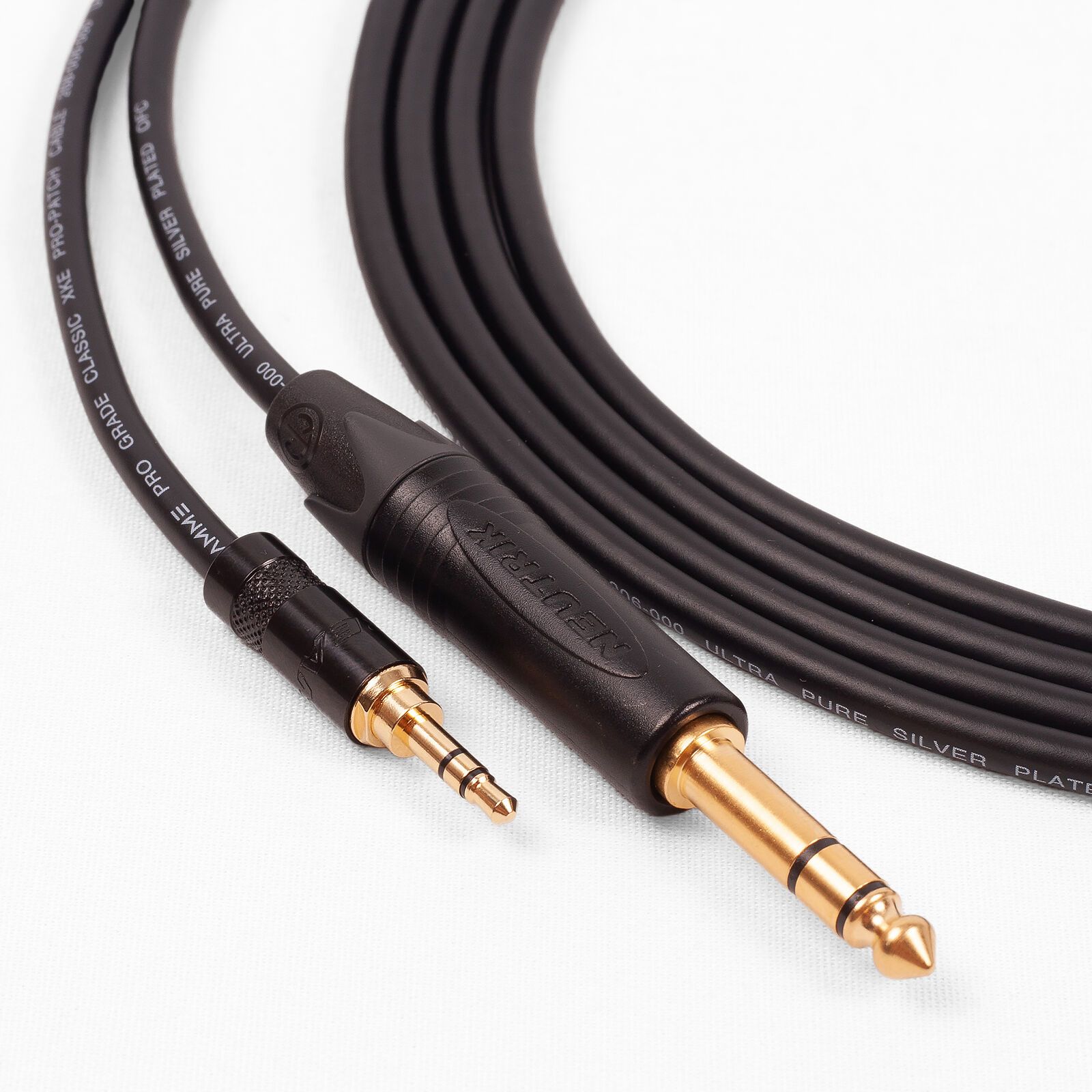 Belden Mini Stereo to 3.5mm plug to 3.5mm mini socket (5 meters cable)