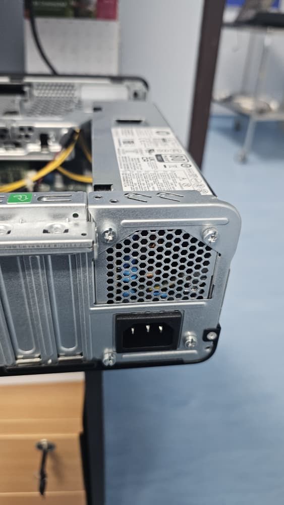 Power supply for a desktop